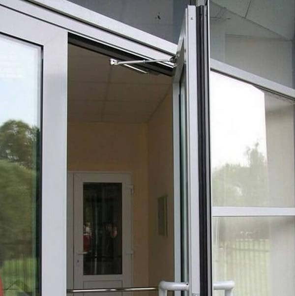 Алюминиевые входные двери REHAU фото